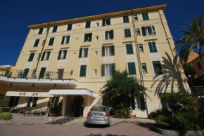  Esperia Hotel Spotorno  Споторно